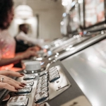 Слот игра Zeus vs Hades с символами богов Олимпа и подземного мира